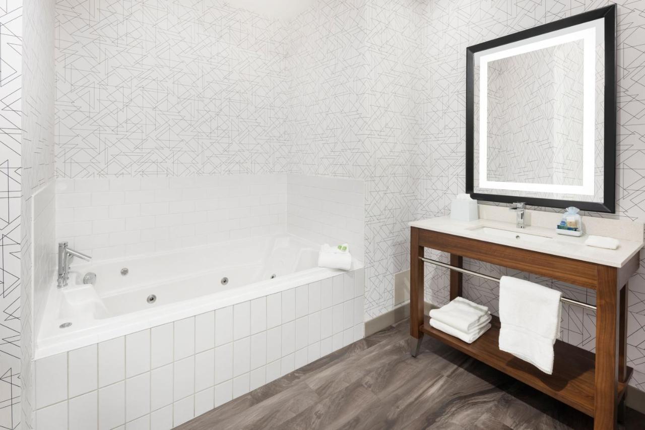 Four Points By Sheraton Calgary Airport Eksteriør billede
