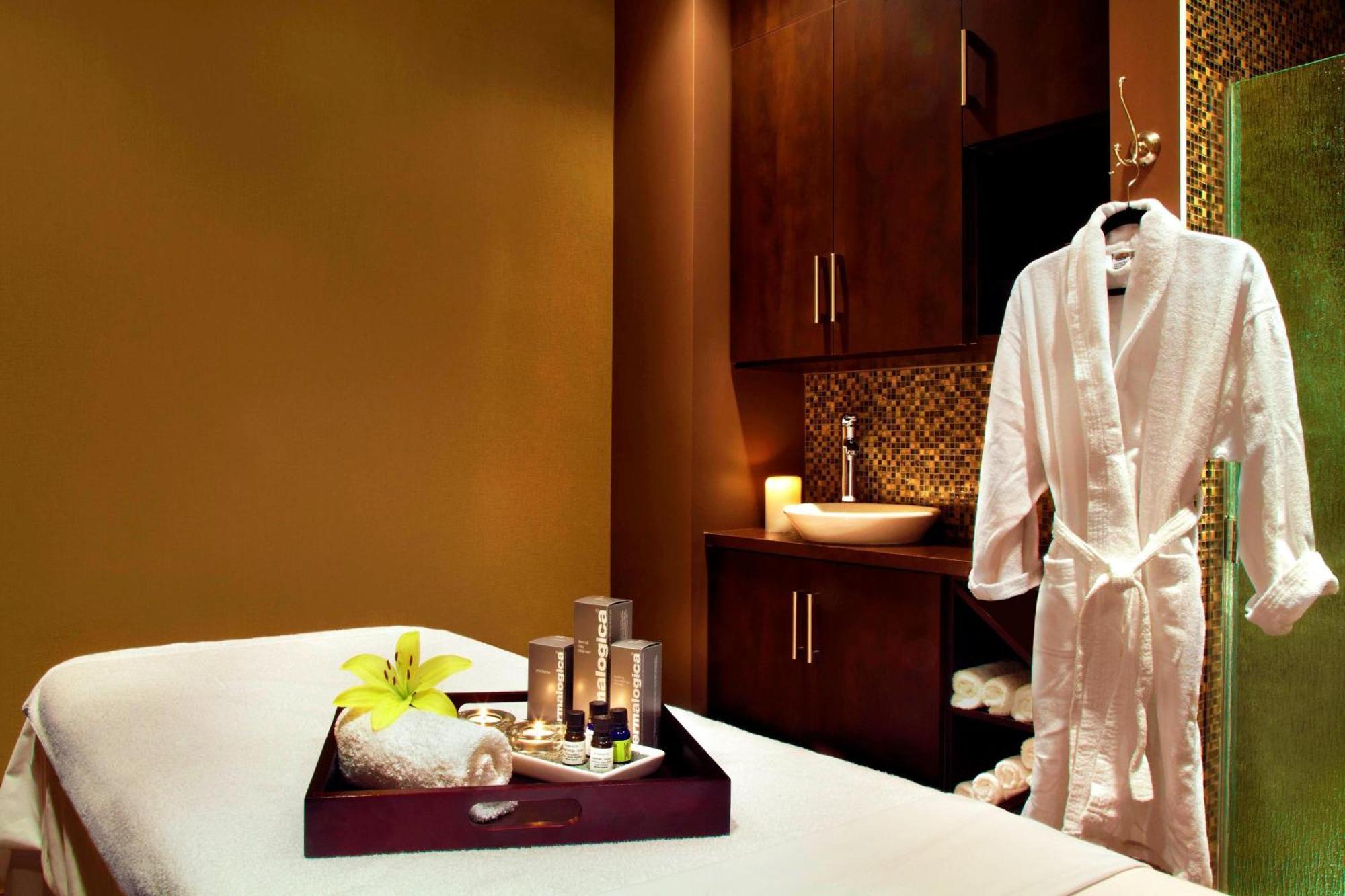 Four Points By Sheraton Calgary Airport Eksteriør billede